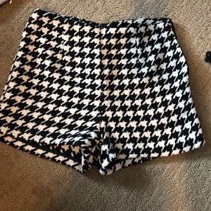 Forever 21 black and white houndstooth shorts